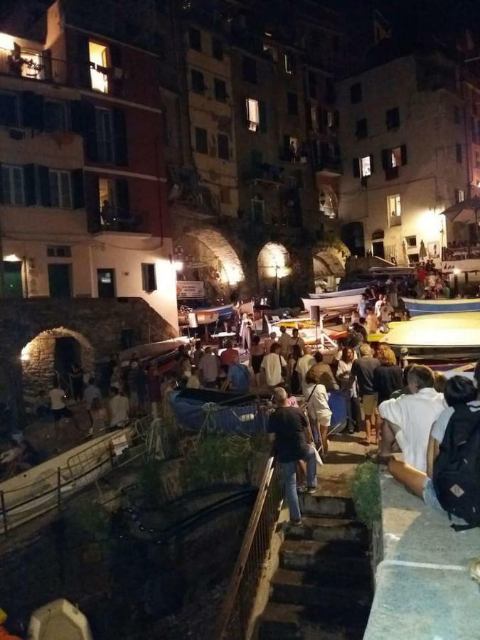 Ca'La Luna - In Centro Con Terrazza Рио Маджоре Екстериор снимка